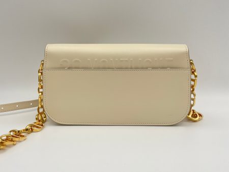 30 Montaigne Avenue Cream Crossbody Bag in Calfskin, Gold hardware Fashion